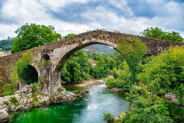 Viajar en autocaravana a Cangas de Onís