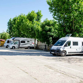Claves para que no tengas problemas en un parking de autocaravanas